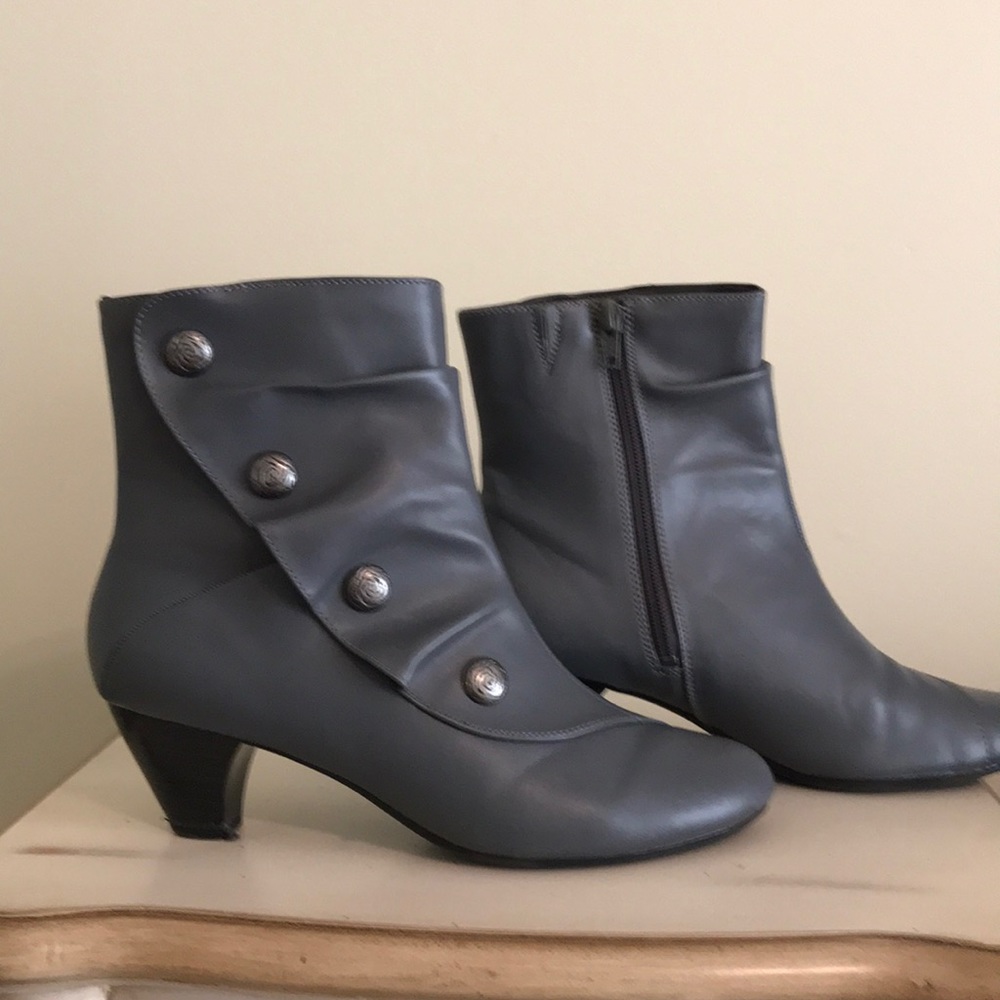 Soft Style dark gray ankle booties